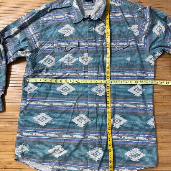 Patterned Aztec Button-Up Shirt - Picture 5 of 5